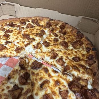 Pizza Twist - Cheese Pizza with bbq chicken and white sauce - Pizza Near Me - Hampton, Virginia Pizza Twist - Cheese Pizza with bbq chicken and white sauce - Pizza Near Me - Hampton, Virginia