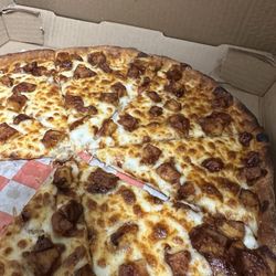 Cheese Pizza with bbq chicken and white sauce