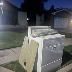 1-833-DAT-JUNK! Junk Removal & Demolition Services