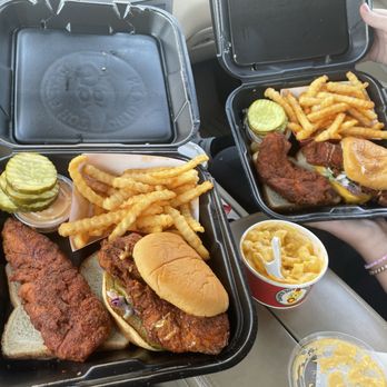 Dave's Hot Chicken - Ohhhhh my.  #3 hot and medium with Mac n cheese - Chicken Shop Near Me - Greensboro, North Carolina