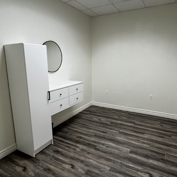 1. Bloom Salon Suites
