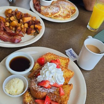 Bill's Cafe - Mini Hawaiian pancakes and French toast - Breakfast & Brunch Near Me - San Jose, California Bill's Cafe - Mini Hawaiian pancakes and French toast - Breakfast & Brunch Near Me - San Jose, California