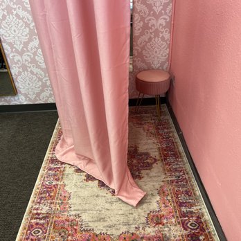 La Zwina Boutique - Private Changing room - Women's Clothing Near Me - Anaheim, California