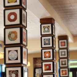 Five Sisters Blues Cafe - Decor