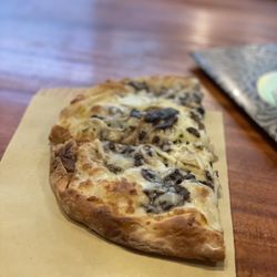 Mushroom pizza