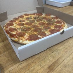 Large pepperoni hamburger new york style pizza (14")