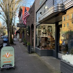 Vintage on Third - Outside
