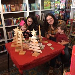Paper Pages Books & Stuff - Fun little craft times offered at Holidays