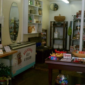 Ginger Corner Market - Market to the left as you enter the front door. - Sandwiches Near Me - Pasadena, California