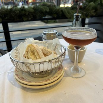 Maggiano's - Italian Near Me - Friendswood, Texas
