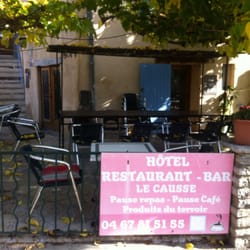 Auberge du Causse - Outdoor tables for the summer.