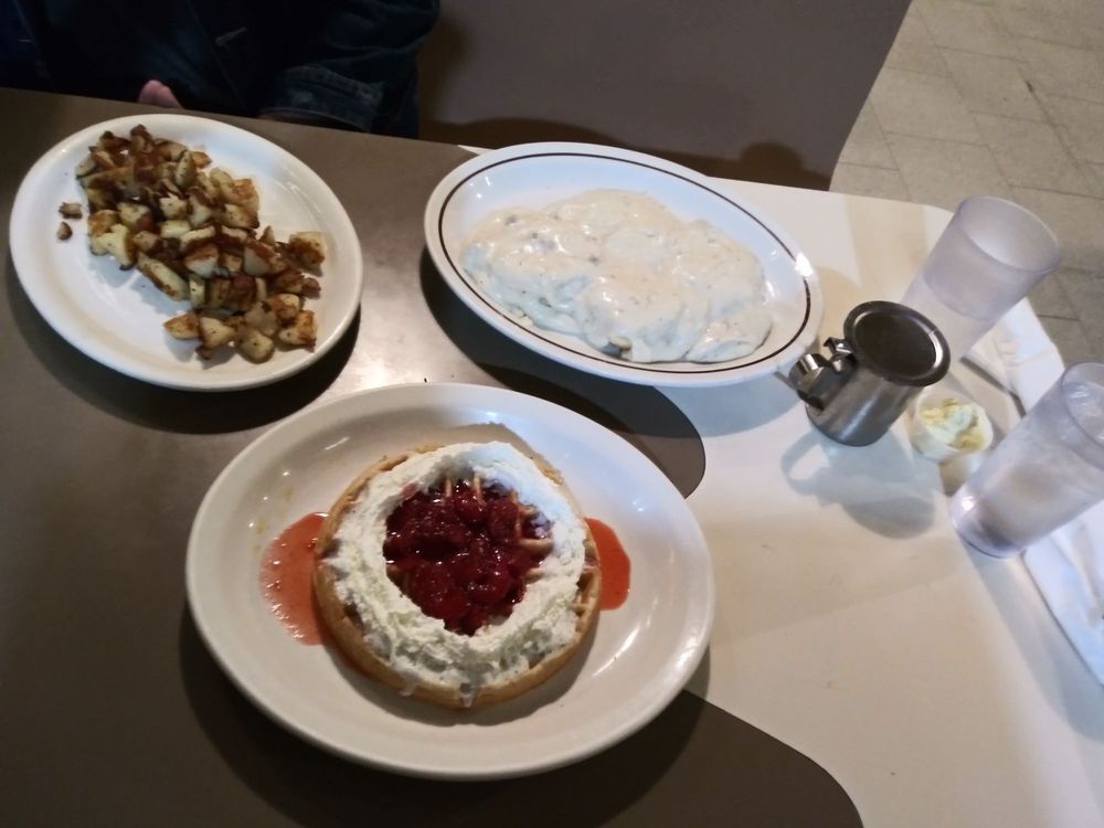 HUB BAR & GRILL CLOSED Updated June 2024 50 Photos & 50 Reviews 110 S Tower Ave