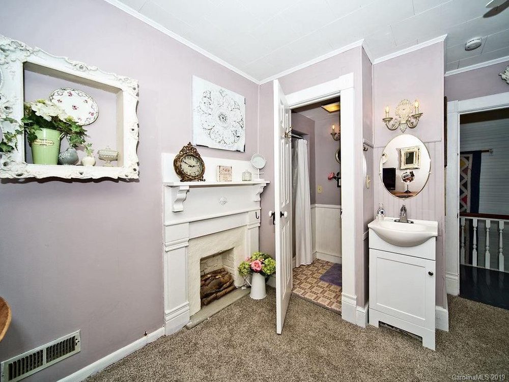 WHISTLE STOP INN Updated October 2024 12 Photos 364 Haywood Rd