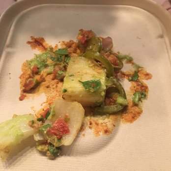 Pablo y Pablo - The biggest chunk of onion I have ever seen in an order of nachos. - Mexican Near Me - Seattle, Washington