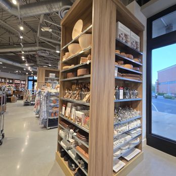 Sur La Table - Kitchen Supplies Near Me - Lake Grove, New York