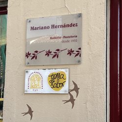 Bolleria Pasteleria Hijos de Mariano Hernandez - Outside