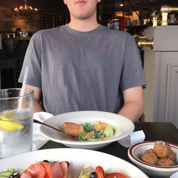 Acropolis Pizza & Pasta - Italian Near Me - Everett, Washington