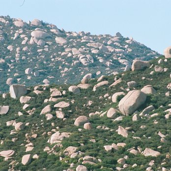 Potato Chip Rock - This provides the best distinction between a distant hill and a closer hill (notice haziness of the distant hill) - Hiking Near Me - Poway, California Potato Chip Rock - This provides the best distinction between a distant hill and a closer hill (notice haziness of the distant hill) - Hiking Near Me - Poway, California
