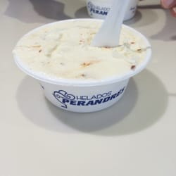 Heladeria Perandrés - Primer helado de la temporada.