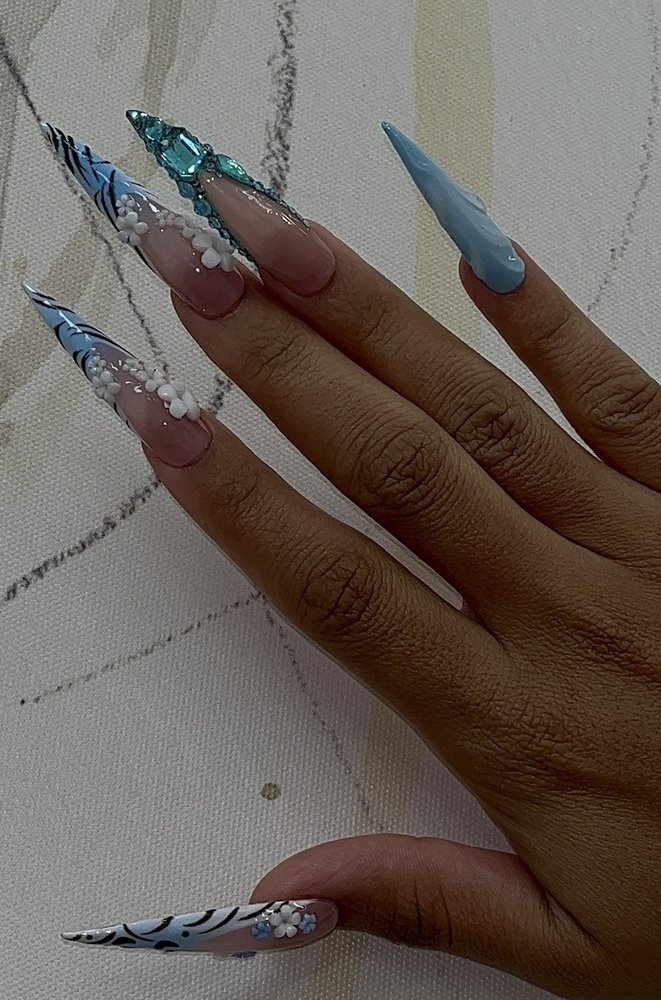 OMG Your Nails Logo
