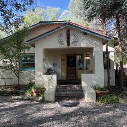 Dreamcatcher Bed & Breakfast - The common area for breakfast