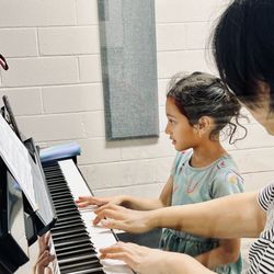 Dr. Lee's Music Consulting & Studio - Having fun with a teacher in the class!