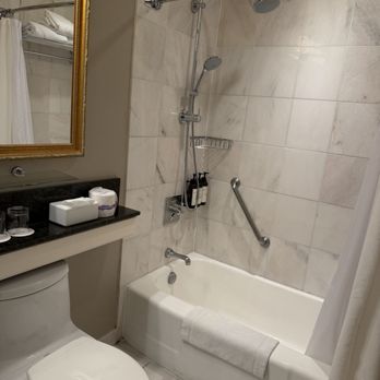 Fairmont Château Laurier - Very clean bathroom - Hotels Near Me - Ottawa, Ontario
