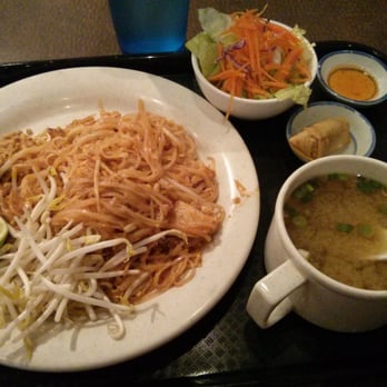 Thai Jin - Chicken pad thai. Lunch comes with soup, egg roll and salad - Thai Near Me - Houston, Texas Thai Jin - Chicken pad thai. Lunch comes with soup, egg roll and salad - Thai Near Me - Houston, Texas