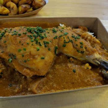 Ground Control - Table Nali's Mac poulet coco - 5 stars. Awesome moist tender chicken, lightly crisped skin, tasty thick peanut sauce. Fri dinner 2018-10-19 - Bars Near Me - Paris, 75