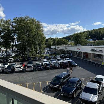 Pocono Premium Outlets - Shopping Centers Near Me - Tannersville, Pennsylvania