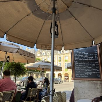 Carette - sit outside - Patisserie/Cake Shop Near Me - Paris, 75 Carette - sit outside - Patisserie/Cake Shop Near Me - Paris, 75