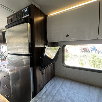Road Shark RV - Rv life for the week - RV Rental Near Me - Los Angeles, California