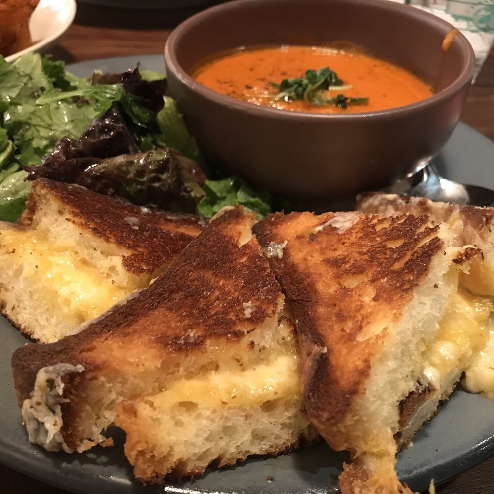 Barnes & Noble - grilled cheese sandwich with tomato soup and green salad - Bookstores Near Me - Ashburn, Virginia