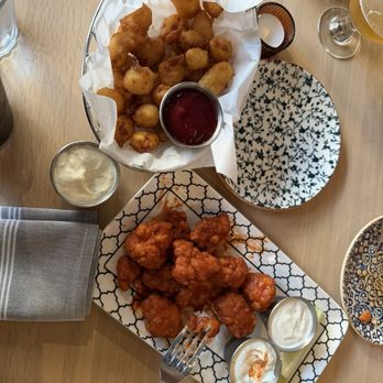 Red Cow North Loop - Buffalo Wings Cheese Curds - New American Near Me - Minneapolis, Minnesota Red Cow North Loop - Buffalo Wings Cheese Curds - New American Near Me - Minneapolis, Minnesota