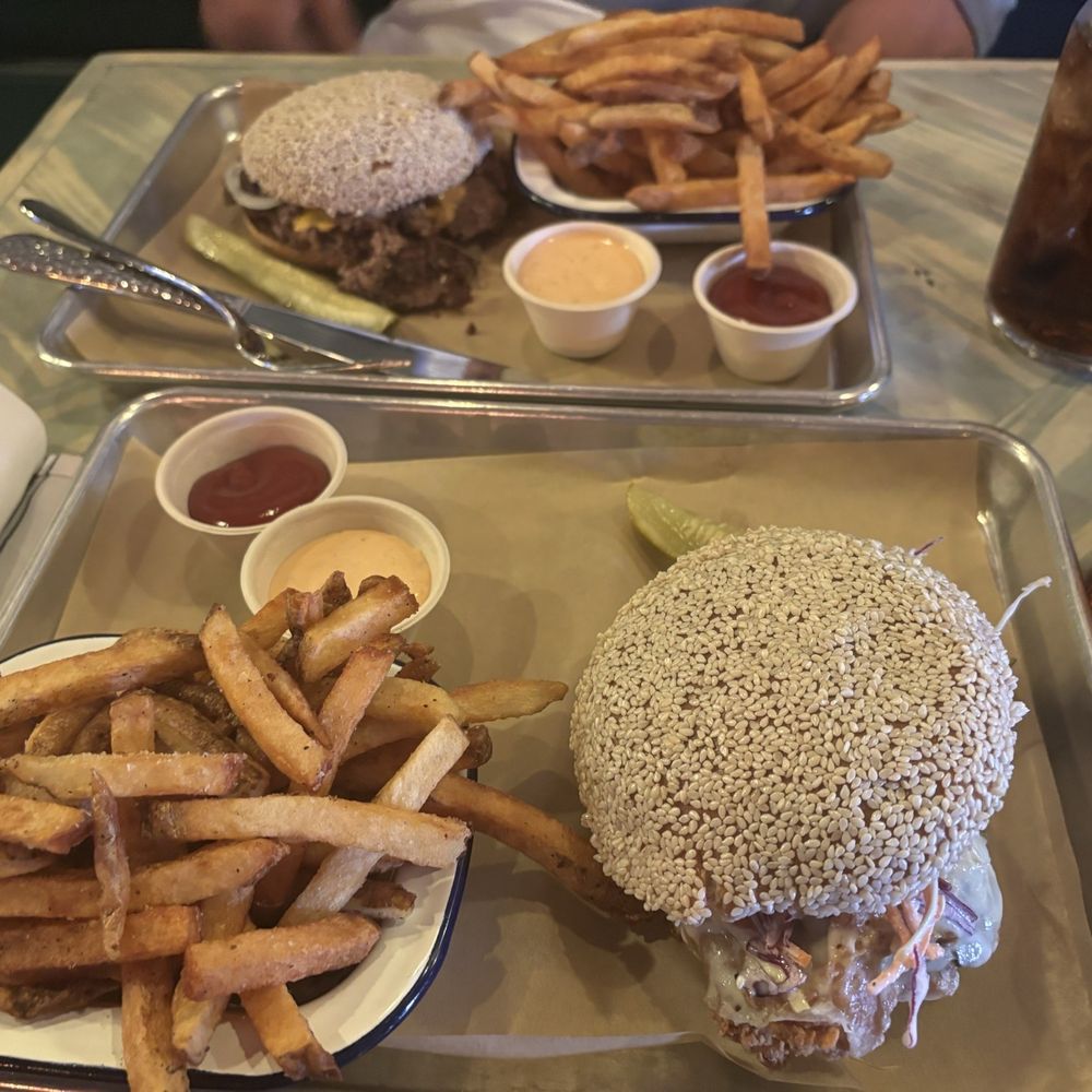 Lucky 8 - Best chicken sandwich of my life good service some young lady very nice 10/10 will Come back - Sandwiches Near Me - Sarasota, Florida Lucky 8 - Best chicken sandwich of my life good service some young lady very nice 10/10 will Come back - Sandwiches Near Me - Sarasota, Florida
