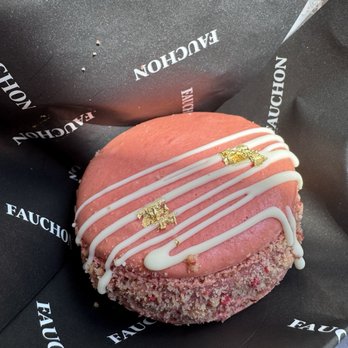 Fauchon Paris - Strawberry Macaroon Ice Cream Sandwich - Desserts Near Me - New York, New York