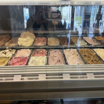 Eissalon am Schwedenplatz - Ice Cream & Frozen Yogurt Near Me - Vienna, 9