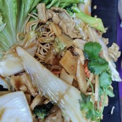 New Saigon - Nouilles sautées aux viandes variées