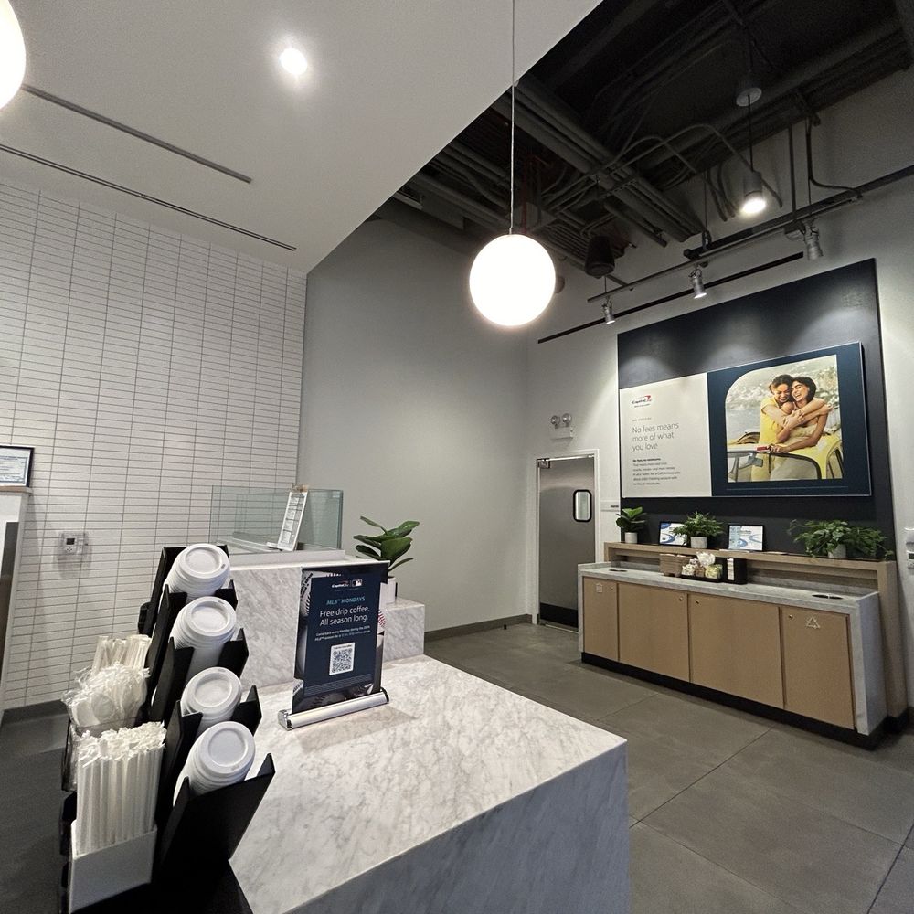 Capital One Café - Banks & Credit Unions Near Me - Chicago, Illinois