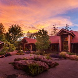 Ratna Ling - The lodge at dusk