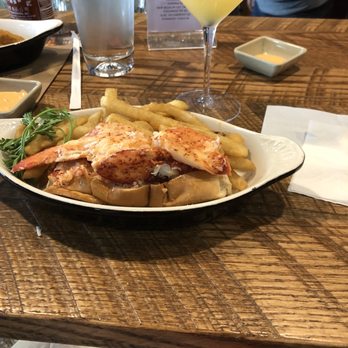 Lobster & Pho - Lobster roll, mayo on the side- extra butter! Look at how much lobster meat! - Seafood Near Me - Independence, Ohio Lobster & Pho - Lobster roll, mayo on the side- extra butter! Look at how much lobster meat! - Seafood Near Me - Independence, Ohio
