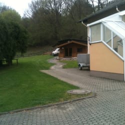Gasthaus "zur Brischmühle" - Blick auf die Grillhütte
