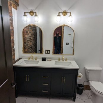 The Chandler Hotel - Bathroom - Hotels Near Me - Madison, Indiana The Chandler Hotel - Bathroom - Hotels Near Me - Madison, Indiana