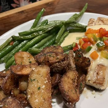 Coco & Nini's Restaurant and Lounge - Mahi Mahi special - Italian Near Me - Carlisle, Iowa