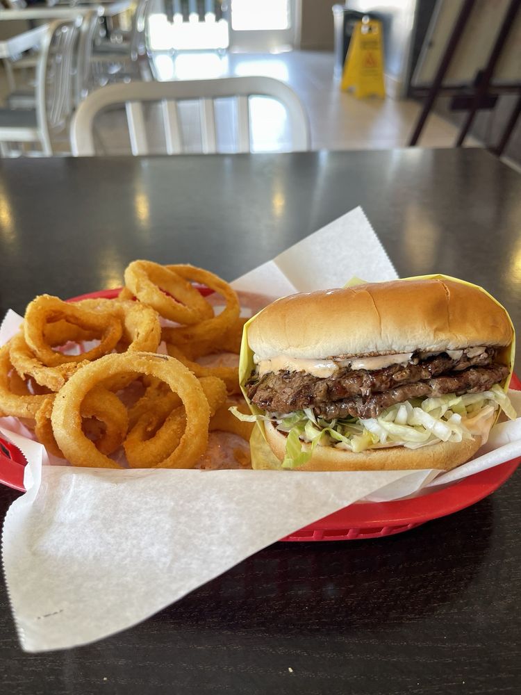 Chelo's Burgers