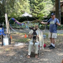 Sonoma Bubble Man - Putting people In a bubble trick!
