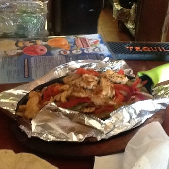 La Casita - Chicken fajita fresh from the kitchen. - Mexican Near Me - Columbus, Ohio La Casita - Chicken fajita fresh from the kitchen. - Mexican Near Me - Columbus, Ohio
