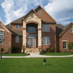 Homes On Holiday - Two Story, 4 bedroom/3 bathroom, ADA bathroom accomodations, 3 king beds and double bunks in 4th bedroom. Whirlpool tub and washer/dryer.