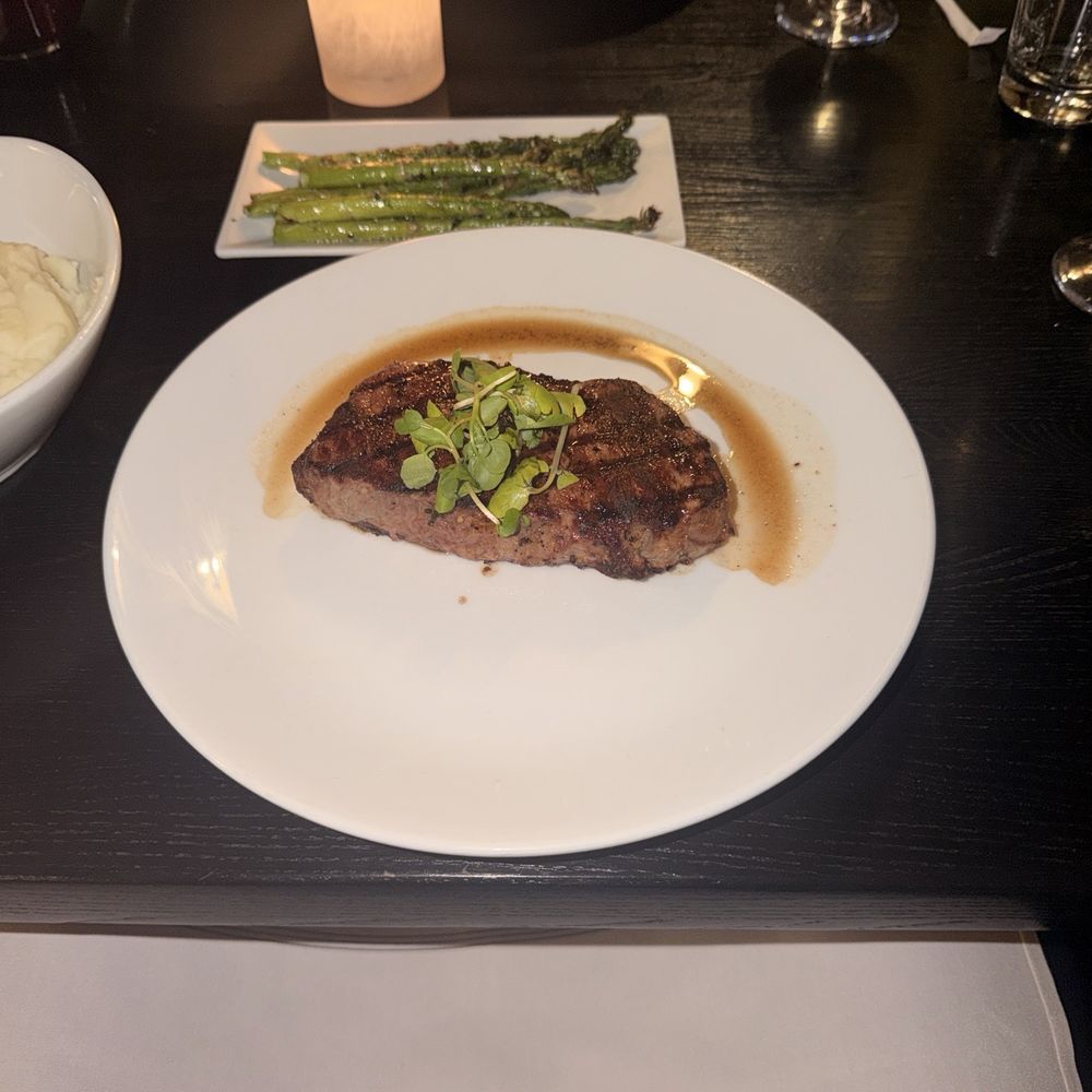 Steak and asparagus