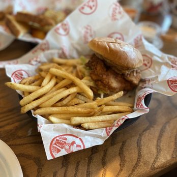 Slim Chickens - Chicken sandwich - Southern Near Me - Murfreesboro, Tennessee